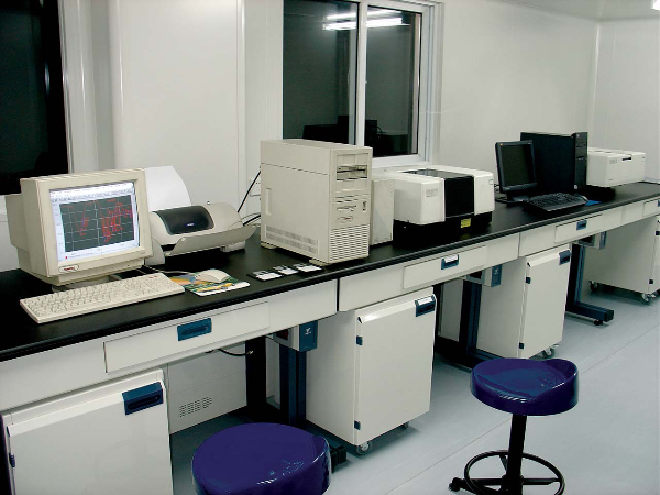 南京大學(xué)實(shí)驗(yàn)室家具廠家，南京高校實(shí)驗(yàn)室家具廠家